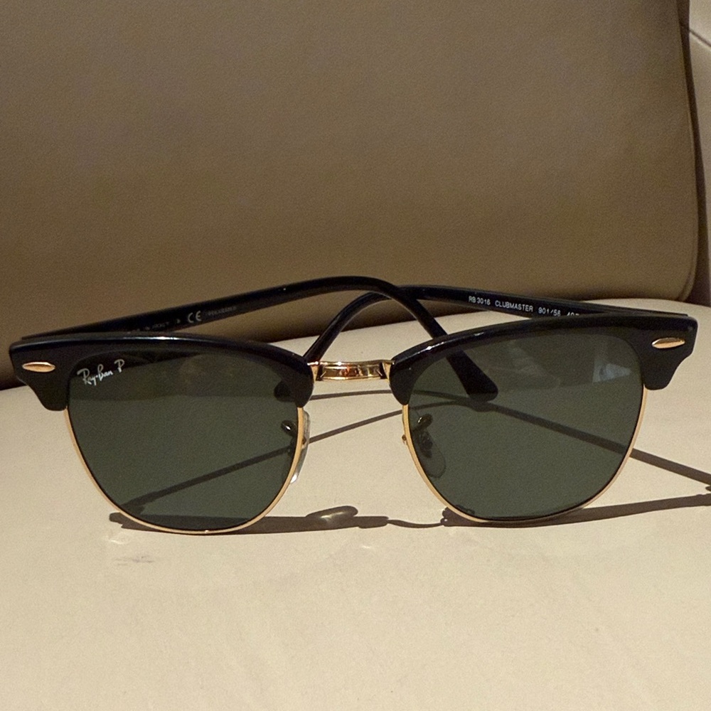 Ray-Ban EUC RB3016 Clubmaster classic Black frame w green lens Sunglasses G15